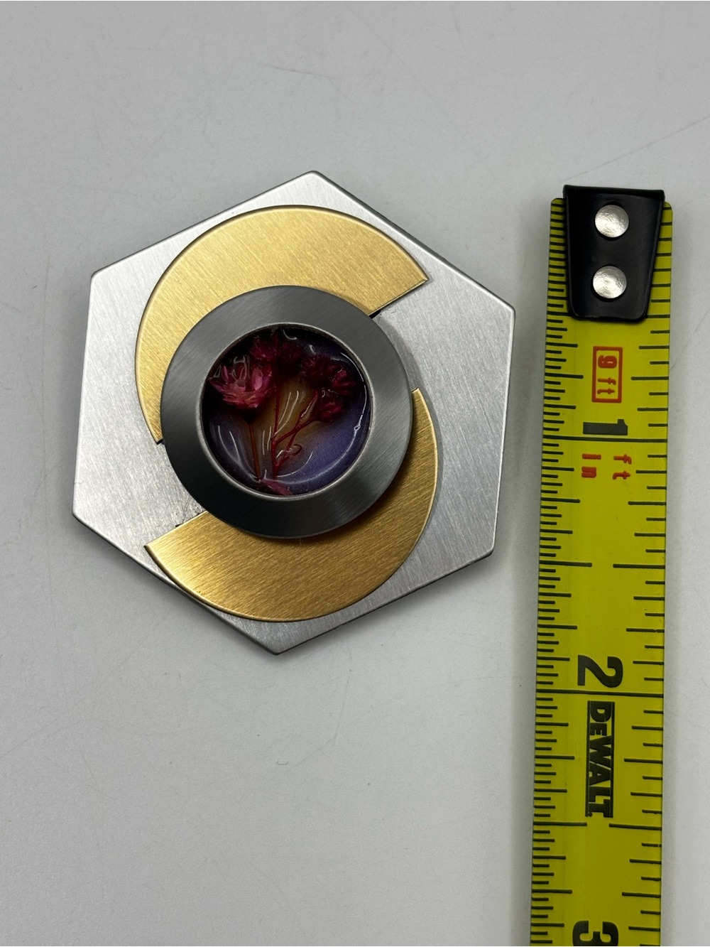 intage Brutalist Geometric Hexagon Brooch • Real Dried Floral Resin Cabochon - Picture 13 of 13